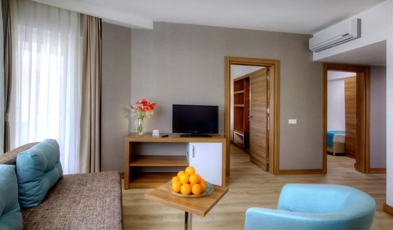 GRANDPARKLARA_SHABAVIZ (14).jpg